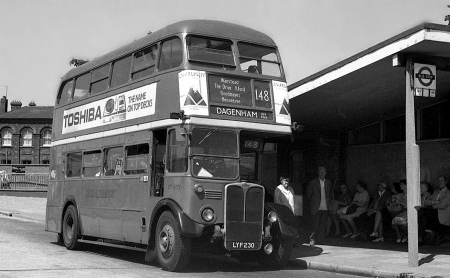  AEC Regent III RT Weymann (H30/26R) 1948 года  (фото 7 из 11)